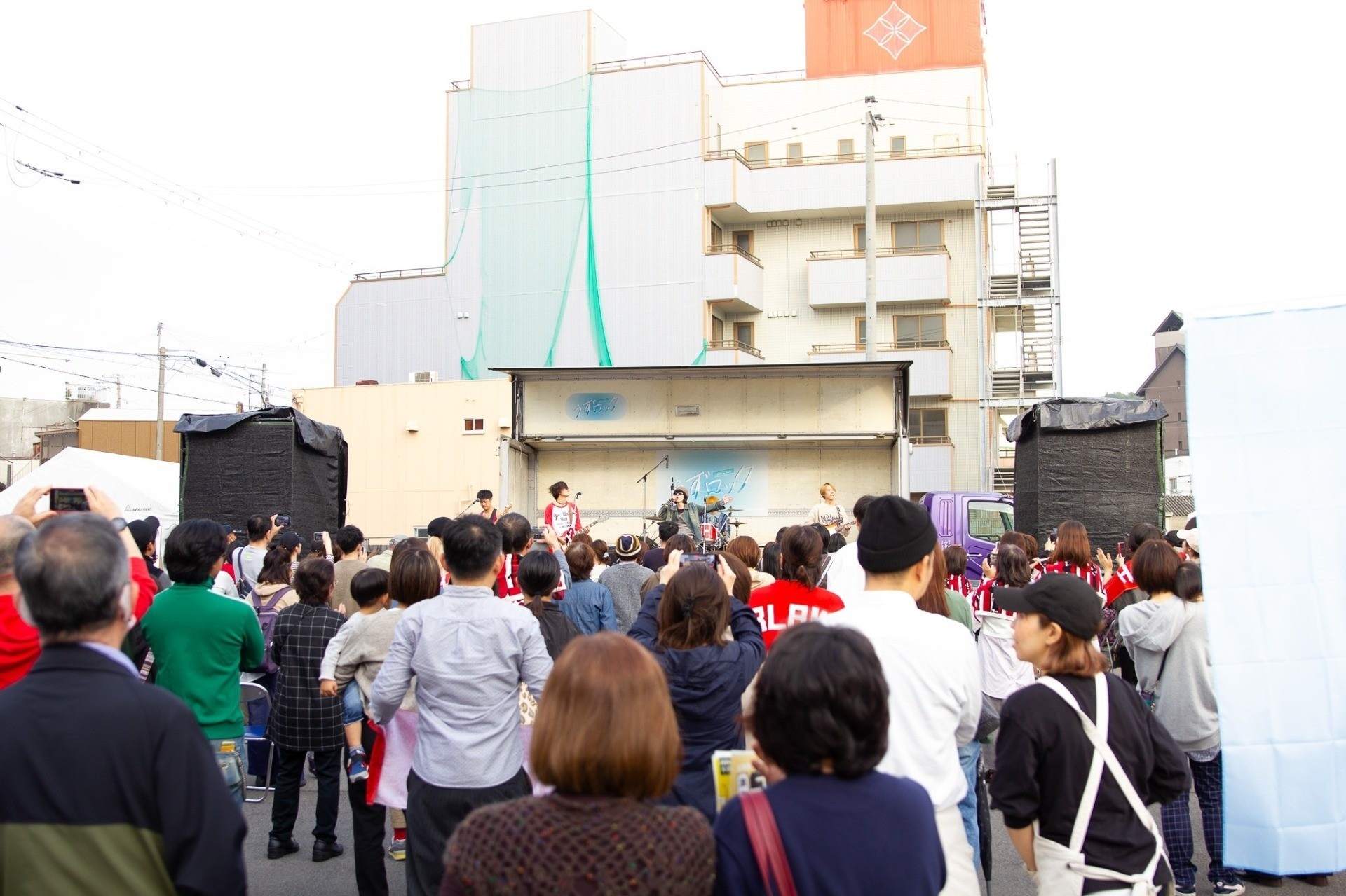 地元出身バンド”HATAKE”の皆さんが駆けつけてくれました! 地元出身バンド”HATAKE”の皆さんが駆けつけてくれました!